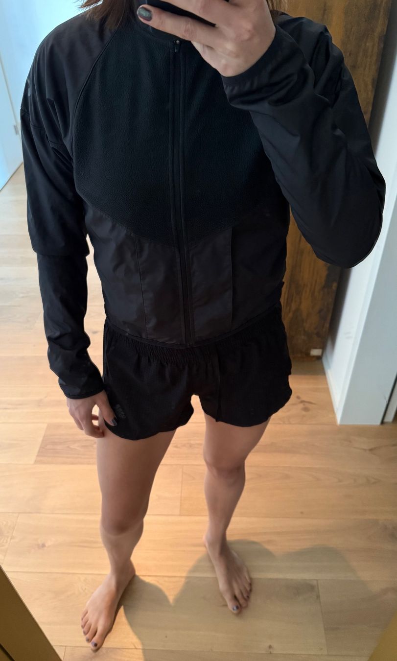Nike Giacche: Nike Running schwarze Jacke XS – Nuovo (secondo la descrizione) da Oberwil-Lieli venduto da Claudine_1988 1