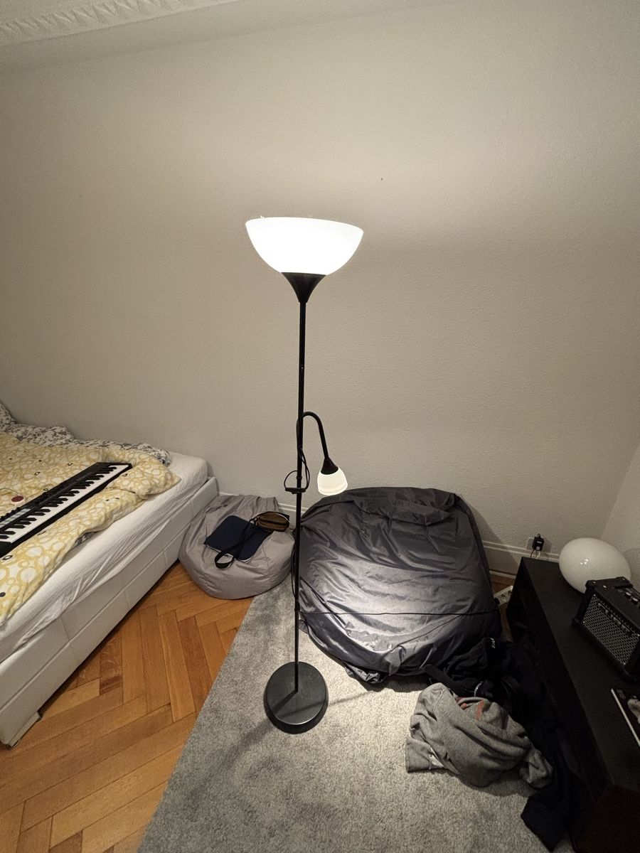 Lampade: Double Lamp Floor Lamp, Modern Style, Great Condition! – Nuovo (secondo la descrizione) da Lausanne venduto da Hightech78