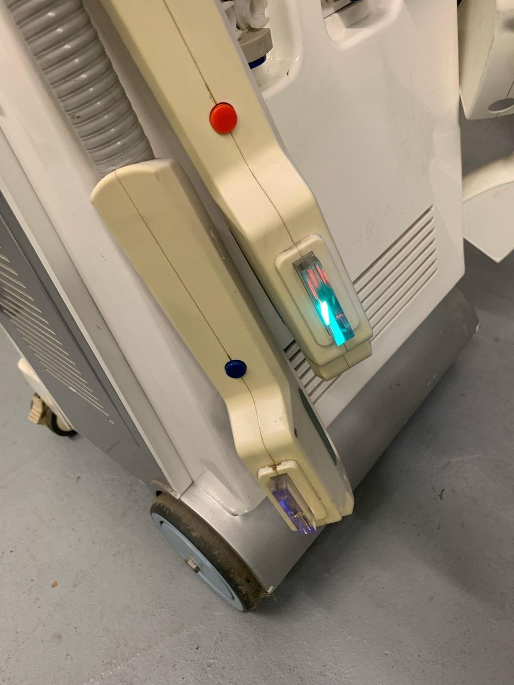 Epilatori: Machine professionnel épilation laser KEY 170 IPL System – Usato da Val-d'Illiez venduto da LuckLuc 3