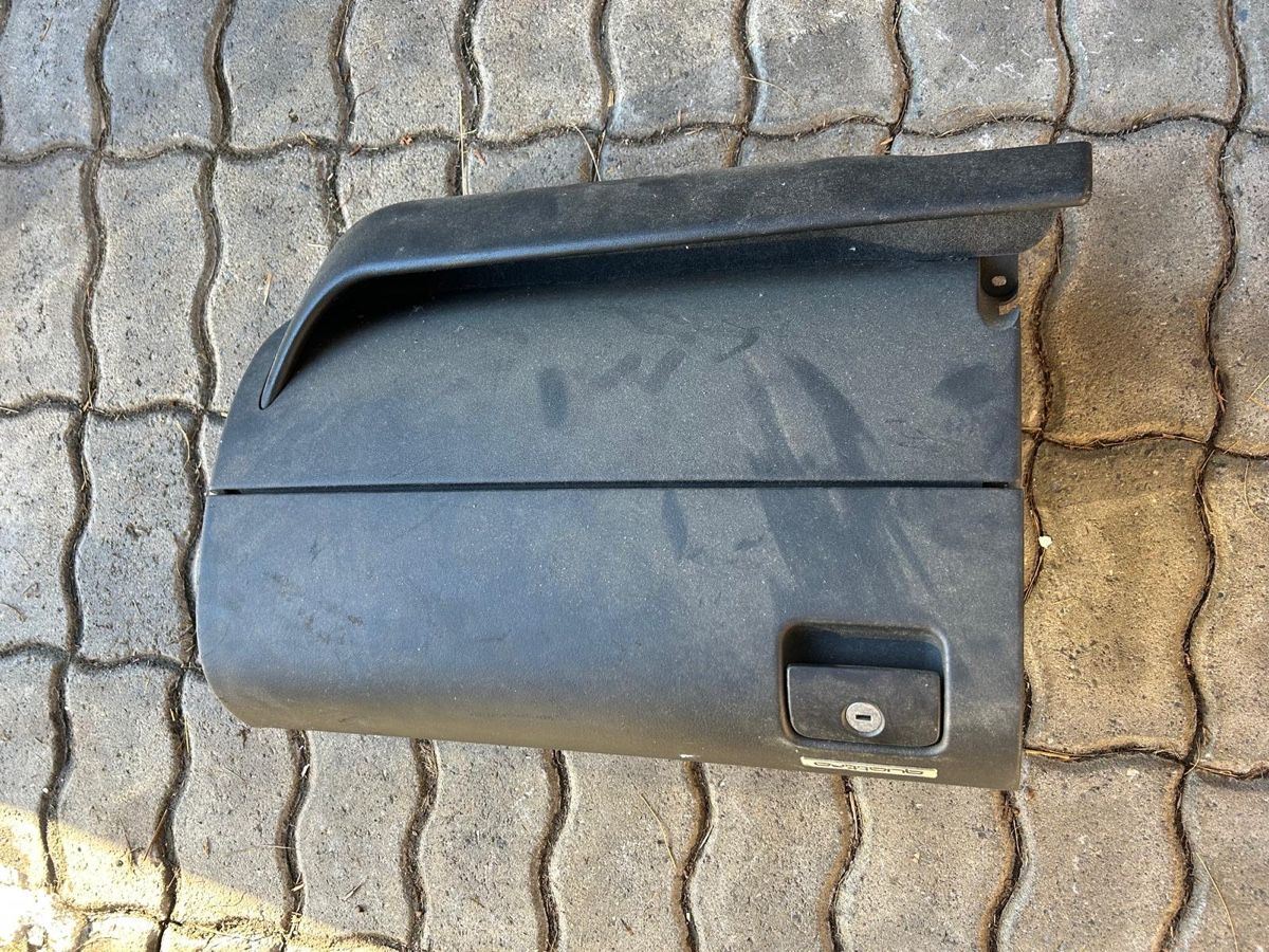 Audi Alle Autoersatzteile: Audi S3 8L Handschuhfach – Gebraucht aus Studen SZ von Rambo1