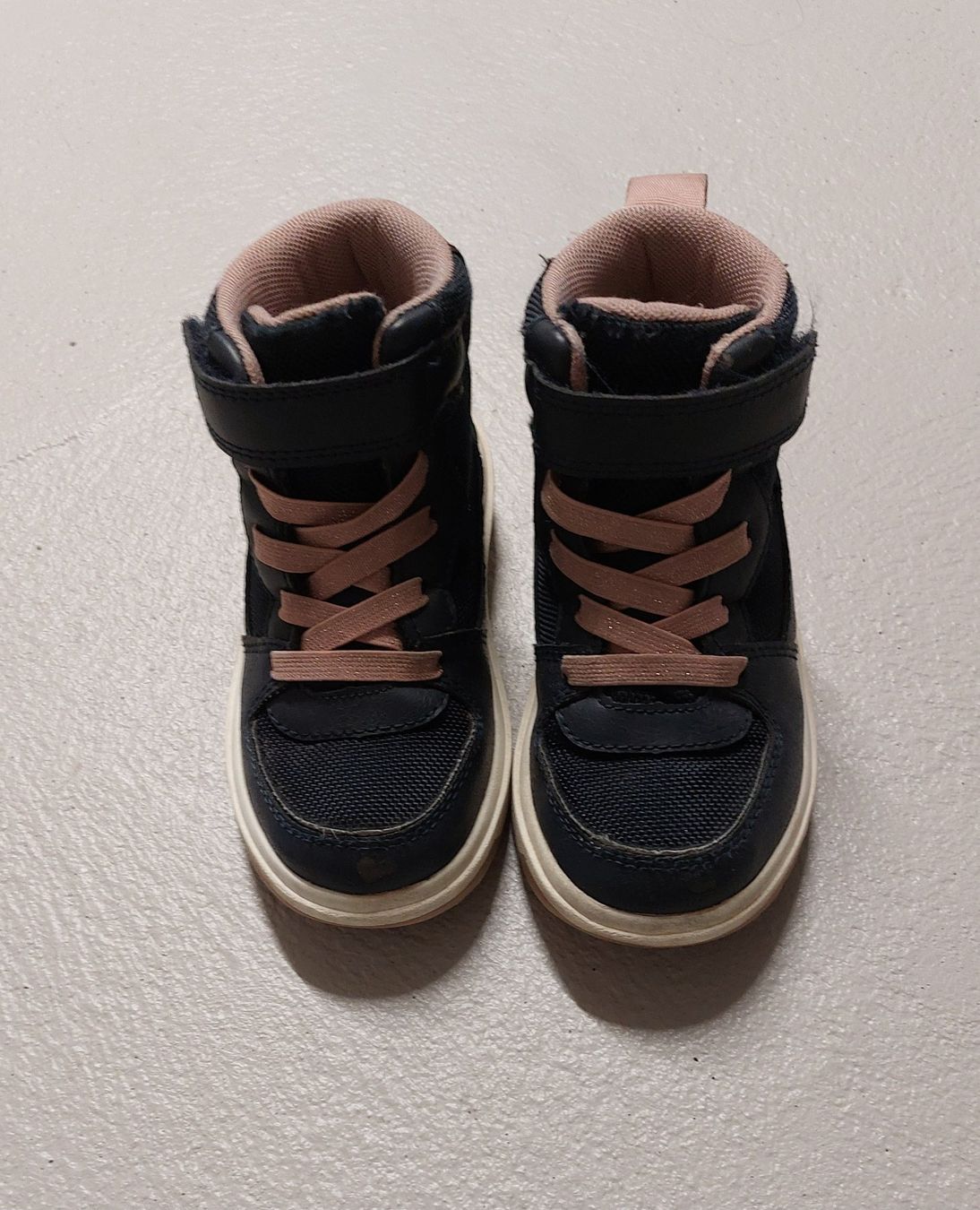 H&M Scarpe per ragazze: Halbhohe wasserdichte H&M Sneaker Grösse 24 – Usato da Hefenhofen venduto da mar_pm5k