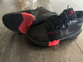 Nike LeBron witness VIII Basketballschuhe Gr. 44