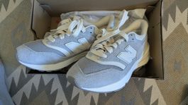 New Balance 997R Sneakers Grau Grösse EU 39.5 