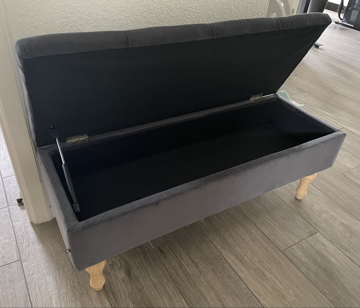 Bänke: Banc coffre en velour – Gebraucht aus La Tour-de-Peilz von flo_m27g 1