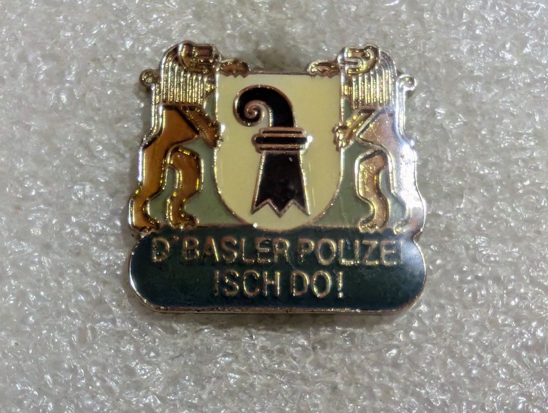 Placchette & Badge: Ansteckpin 242: Polizei Basel – Usato da Oppligen venduto da Pin-Fall-Shop