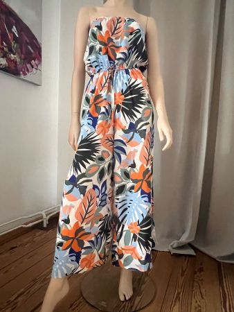 Sommerlicher Jumpsuit mit Blumenmuster, Grösse M, neu!