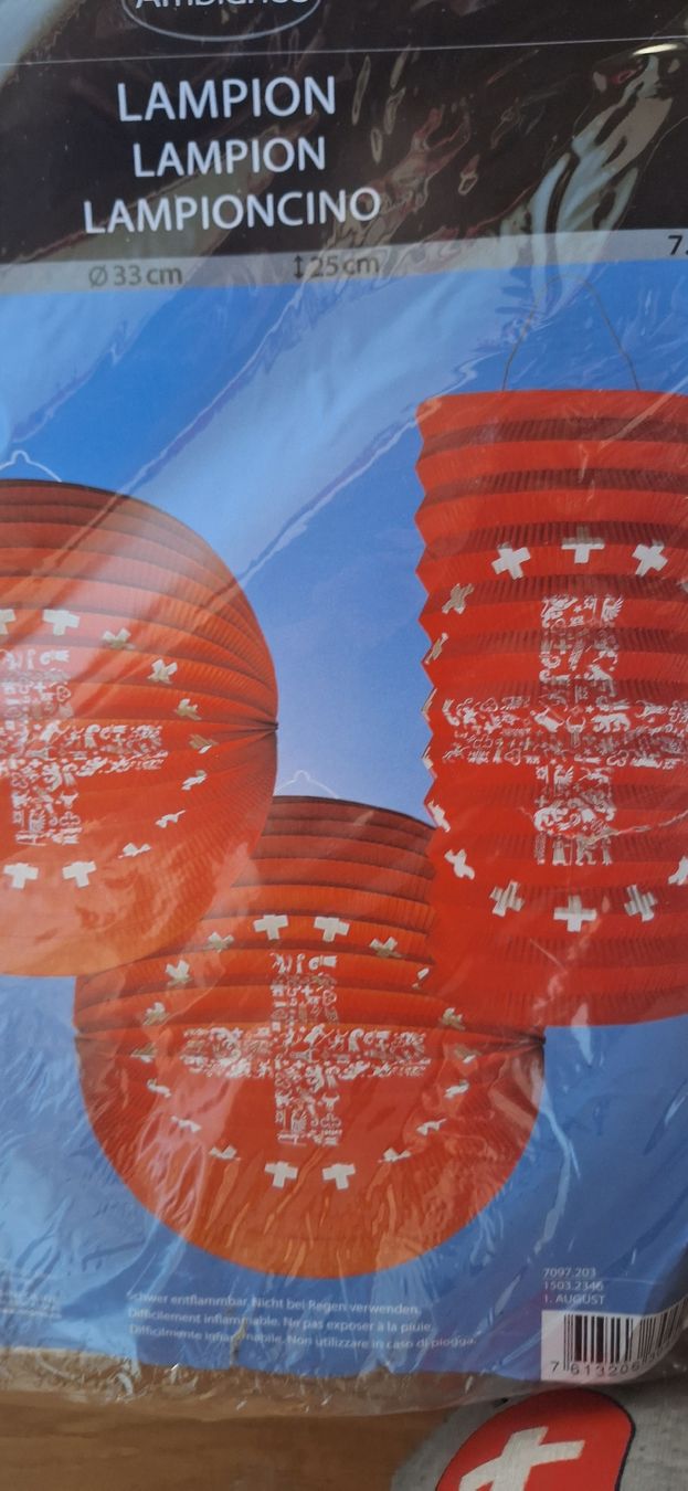 Laternen: Lampion 33cm rot Schweizerkreuz neu – Neu und originalverpackt aus Luzern von Briefmarkentaube