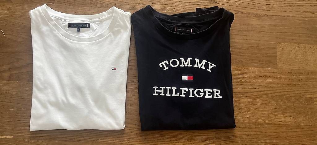 Camicie, T-shirt & Polo: 2 schöne Tommy Hilfiger Shirts Kinder – Usato da Buochs venduto da Top34