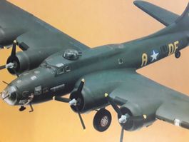 Modellflugzeug __ Boeing  B-17  Memphis Belle  __ 1:72
