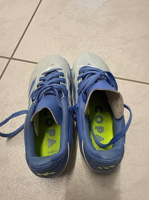 Scarpe per ragazzi: Fussballschuhe adidas Gr. 35 – Usato da Lengnau BE venduto da KatjaDa 2