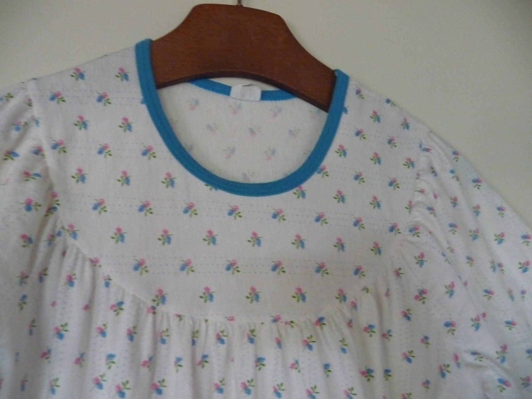Negligees & Pyjamas: langes Nachthemd Gr. M – Gebraucht aus Kirchberg BE von lavendel02