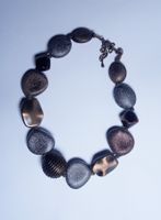 Collier fantaisie avec grosses pierres
