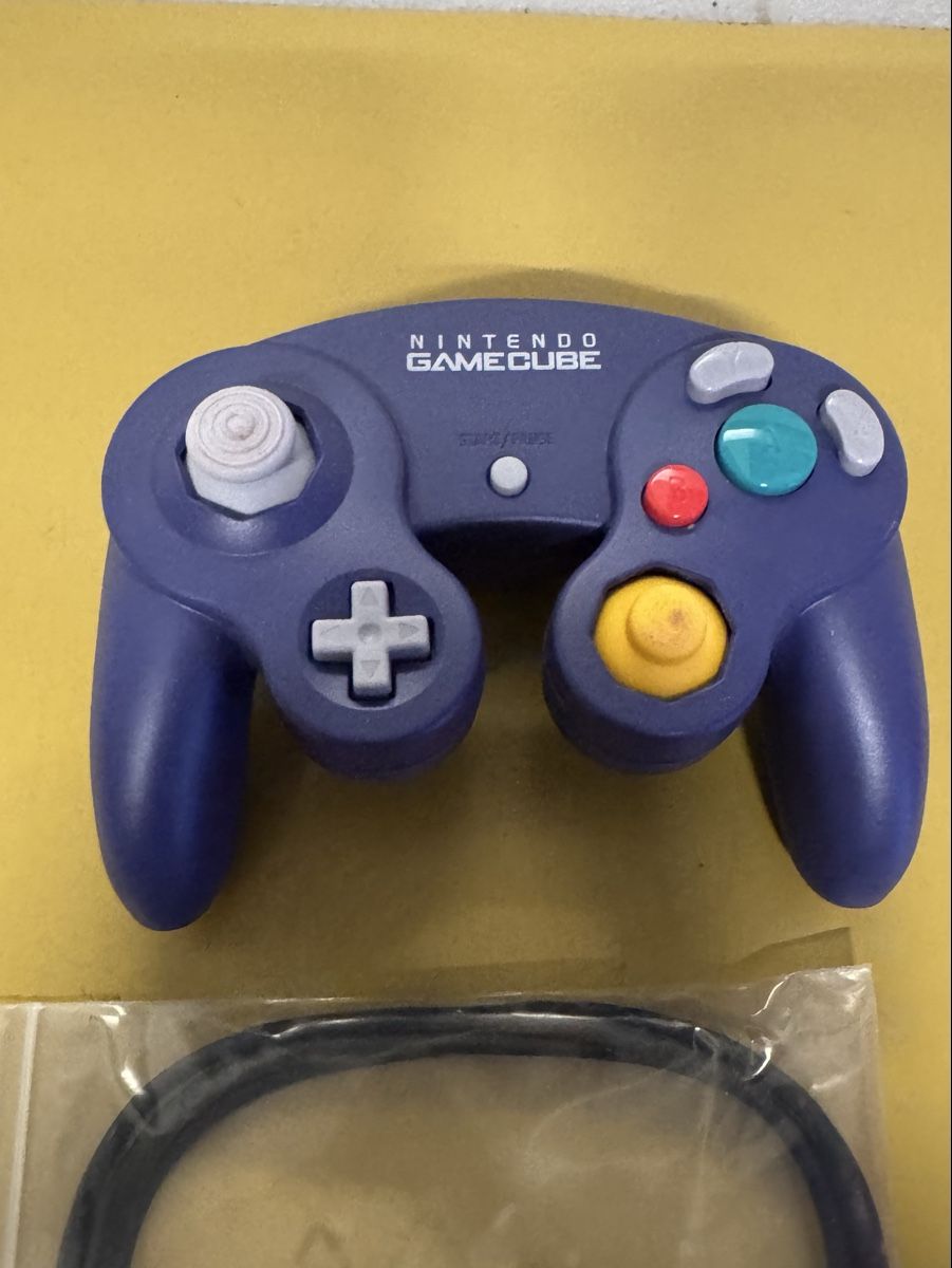 Nintendo Adapter & Kabel: Nintendo GameCube Controller Violet mit Kabel guter Zustand – Gebraucht aus Schlieren von Freundlich02 3