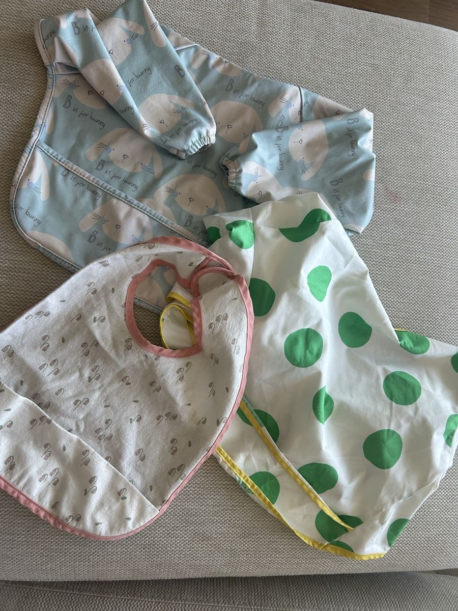 Baby-Mahlzeiten: Baby Feeding Bib Bundle – 3 Pieces – Gebraucht aus Epalinges von kat_lyp6