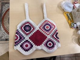 Gehäkeltes Top im Granny Square Style, Grösse S/M