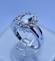 Eleganter Ring mit weissem Zirkonia, 925 versilbert, Gr. 8