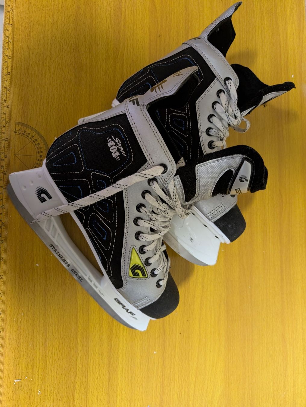 Graf Pattini da ghiaccio: Eishockeyschlittschuhe Graf Super 101 gebraucht – Usato da Geuensee venduto da wini90