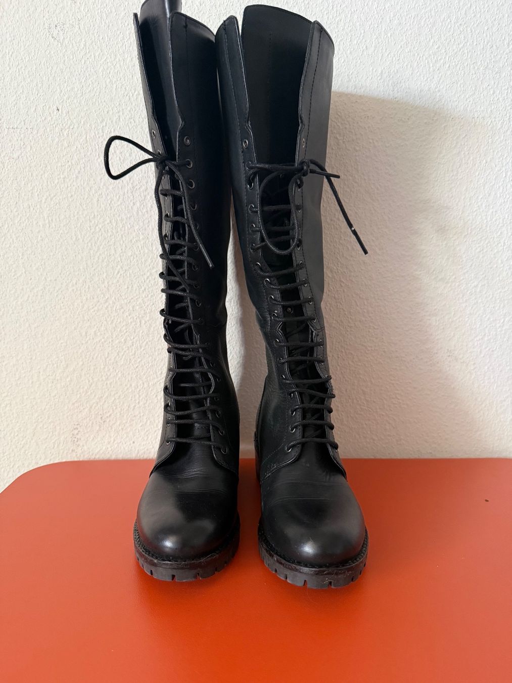 Manor Chaussures femmes: Botte en cuire – Neuf (Voir description) à Lausanne par Ruche_