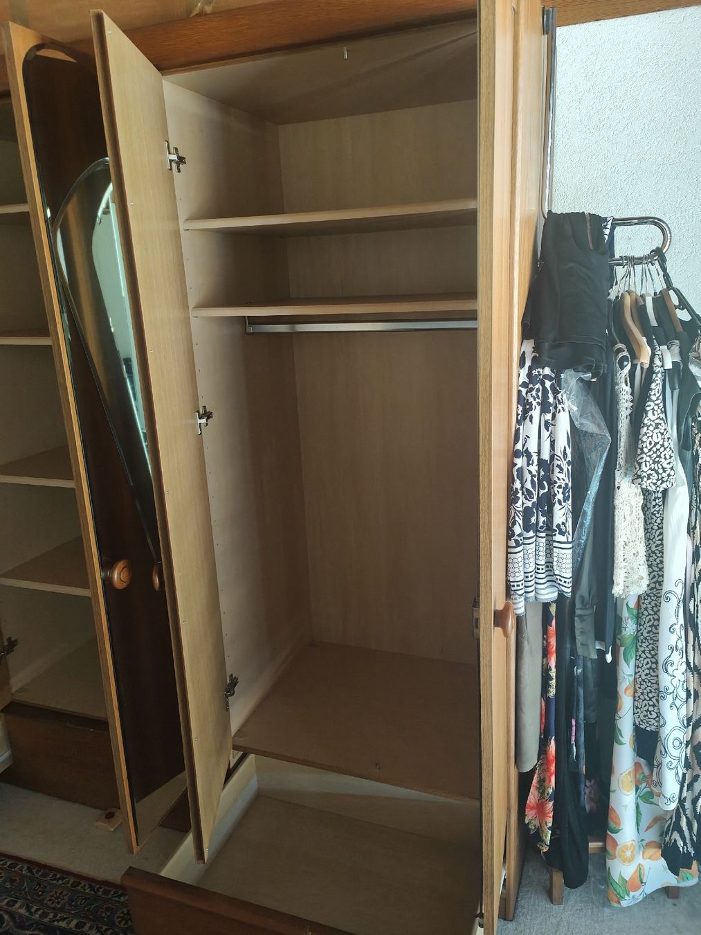 Armoires: Kleiderschrank – D'occasion à Zeihen par cedric460 2