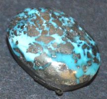 Cabochon L-8167 – Pyritisierter Türkis 18x13x7 mm 20 Karat