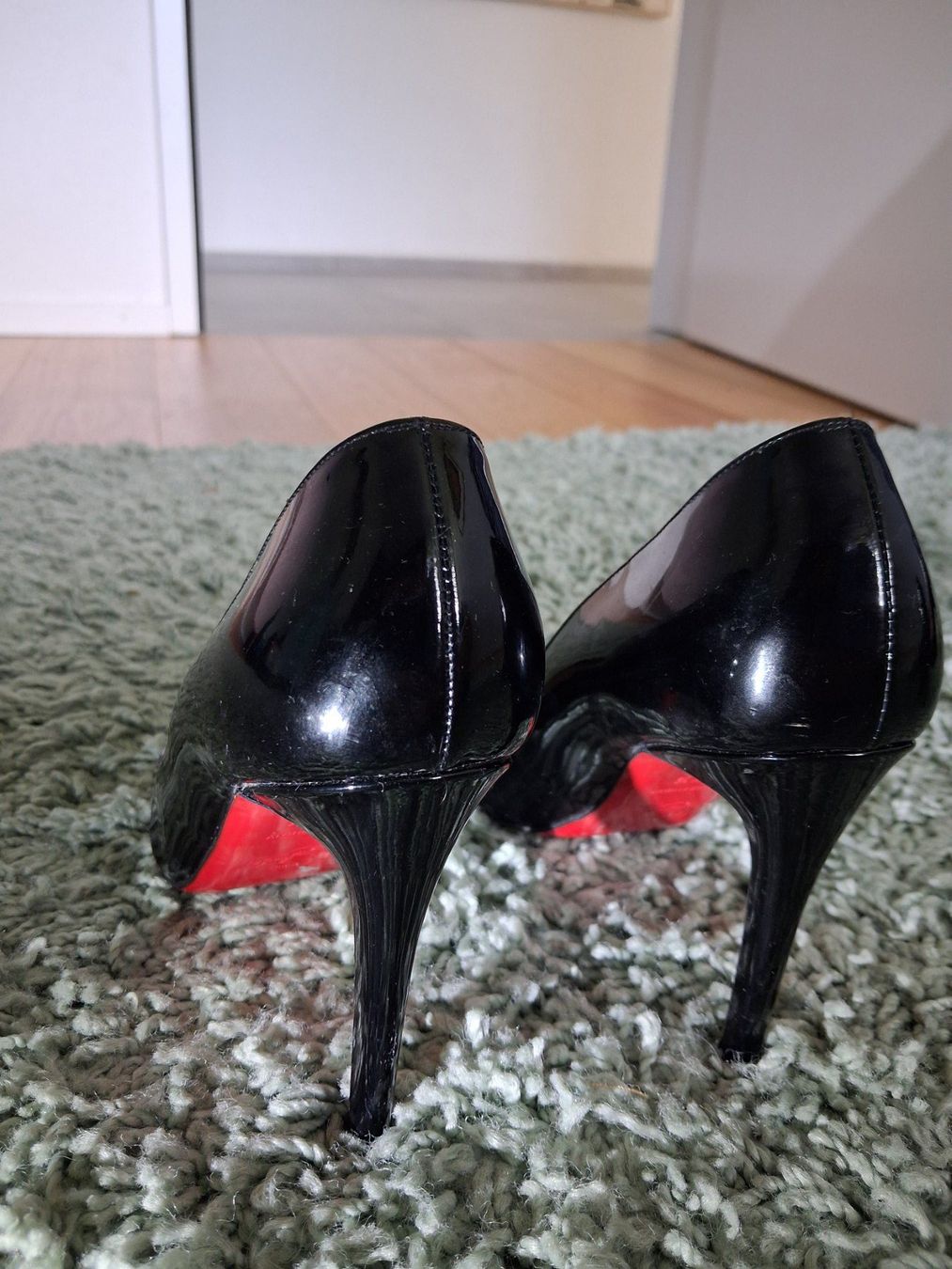 Christian Louboutin Scarpe da donna: Chaussures à talon Louboutin 37.5 – Usato da Marly venduto da pil_hgx5 2