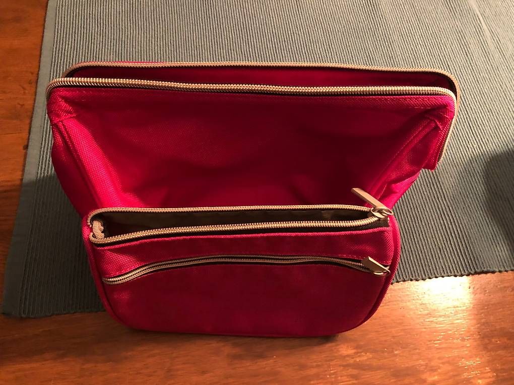 Kosmetikkoffer: Rosa Kulturbeutel Set – Gebraucht aus Sigirino von FilippoEdoardo