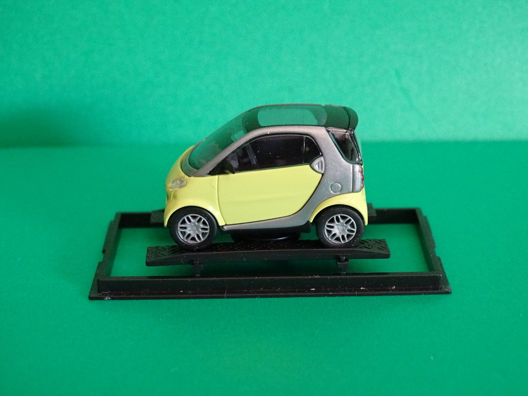 Busch Modellini d'auto: Smart fortwo von Busch 1/87 – Nuovo (secondo la descrizione) da Bretzwil venduto da Meex 2