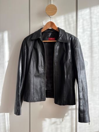 Kurze Lederjacke
