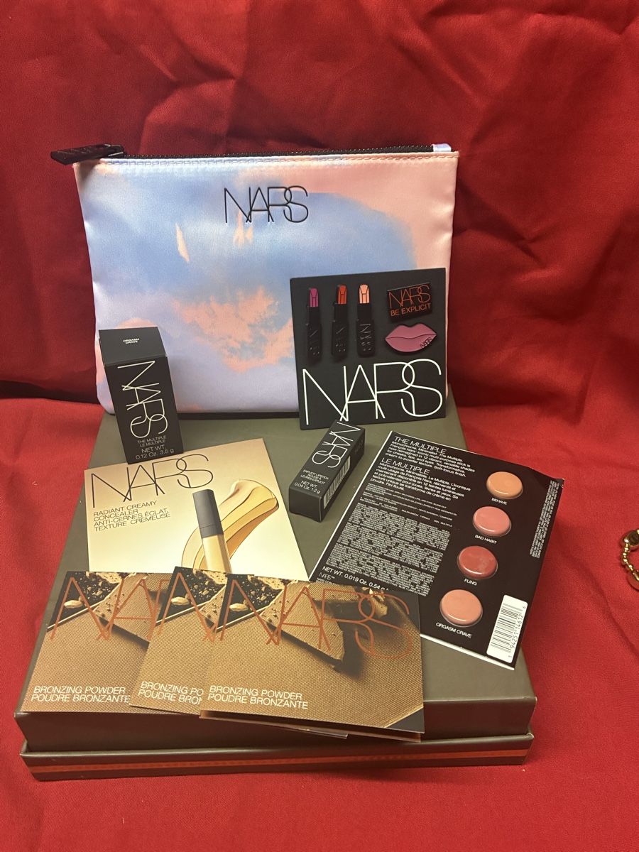 Nars Cura del viso: NARS Kosmetik Testerset mit hübschem Etui/ Trousse - neu! – Nuovo e nell'imballaggio originale da Niederglatt ZH venduto da karinso