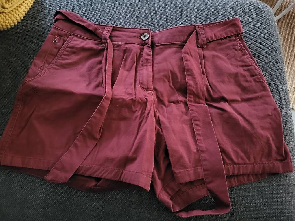 Pantaloni: Short femme – Usato da Ecuvillens venduto da loloall 2
