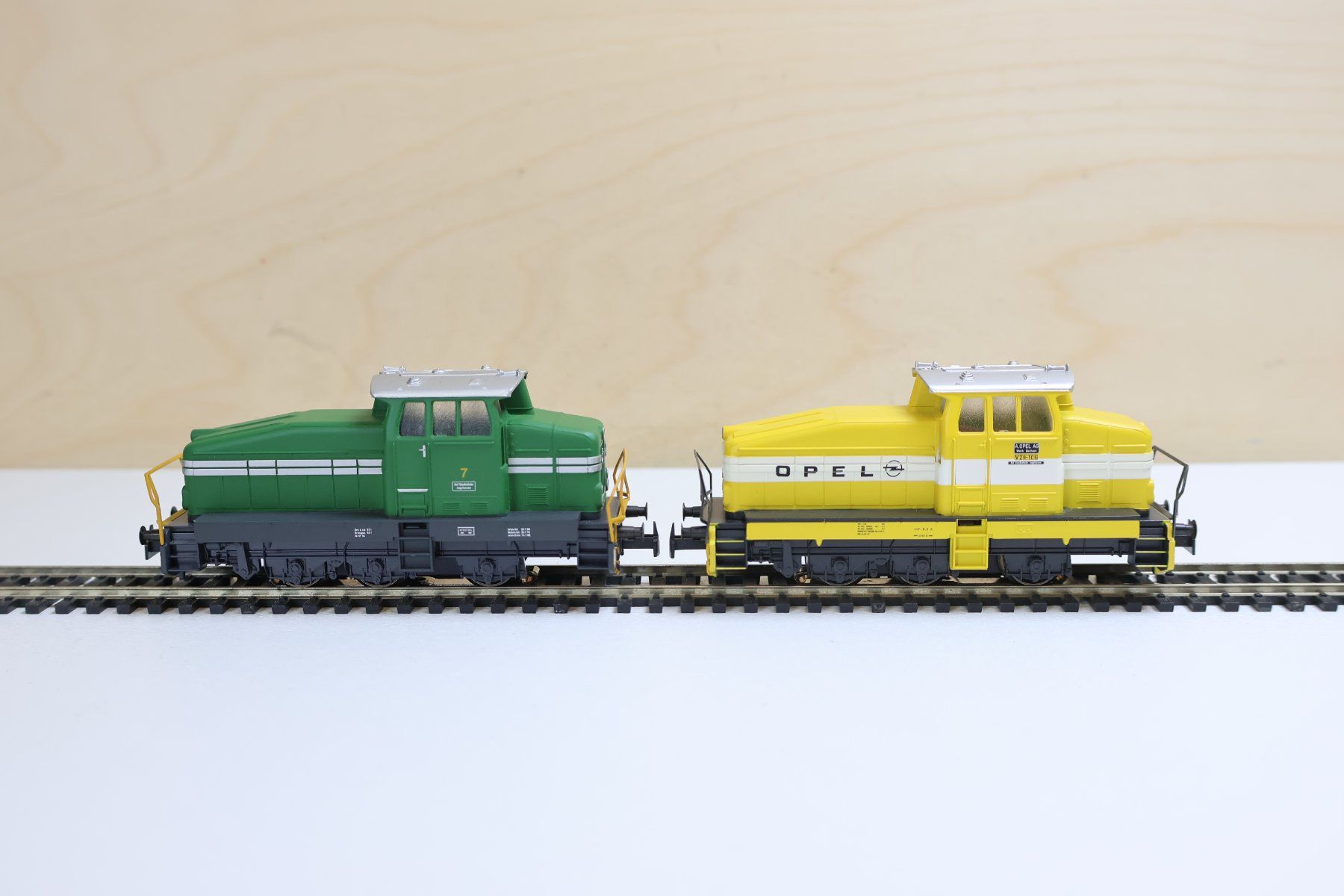 Märklin Modelleisenbahnen: Märklin 2 x Rangierlok Modern - AC Digital H0 – Gebraucht aus Winterthur von Monstera 3