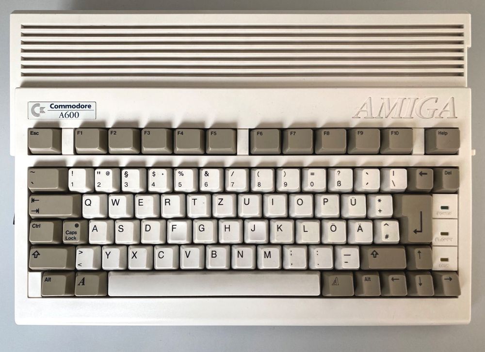 Commodore Amiga 600 mit CFCardAdapter Kaufen auf Ricardo