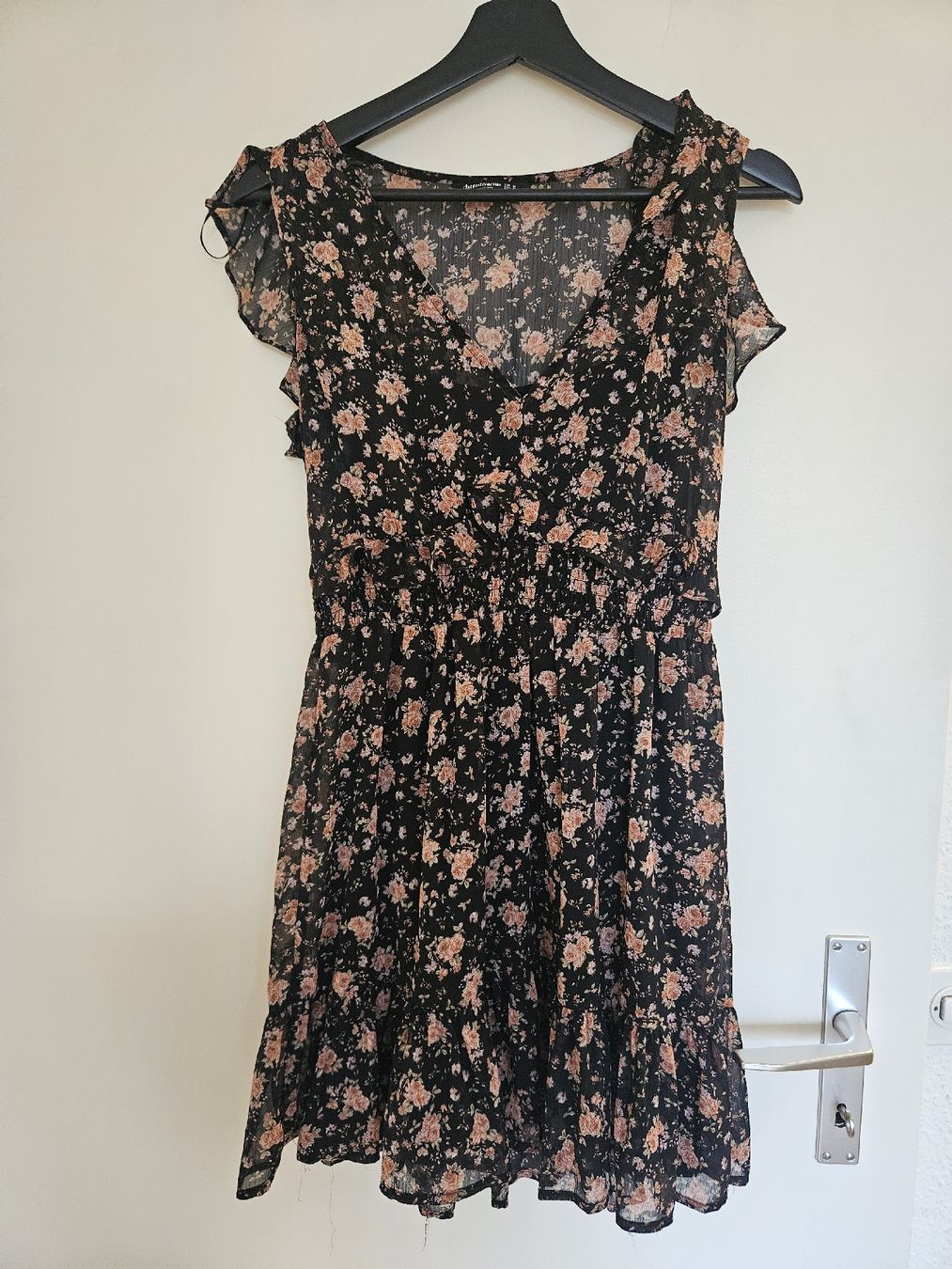Stradivarius Vestiti: Robe courte Stradivarius à fleurs noire taille M – Usato da Genève venduto da chichiii