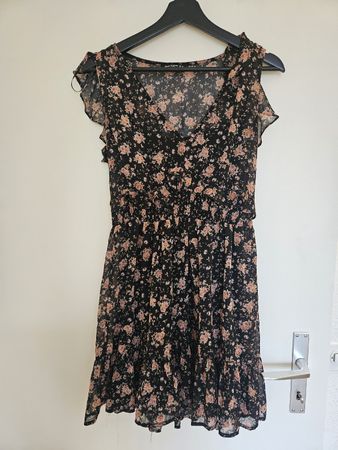 Robe courte Stradivarius à fleurs noire taille M