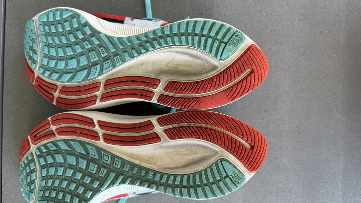 Nike Scarpe da uomo: Chaussures de cours Nike Zoom Pegasus 37, taille 40.5 – Usato da Pully venduto da Evgenii13 4