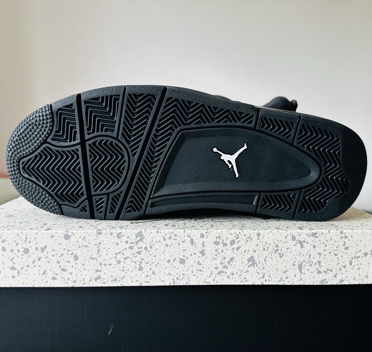 Herrenschuhe: Jordan 4 RM Black Cat – Neu und originalverpackt aus Biel/Bienne von Akwawini 2