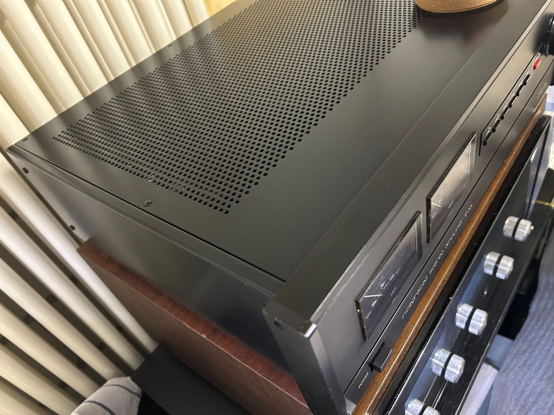 Accuphase Amplificatori: Accuphase E-302 – Fully Restored Integrated Amplifier – Usato da Baar venduto da AAT5 6