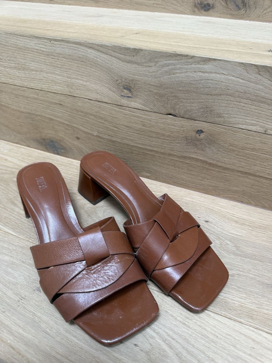 Zara Damenschuhe: Zara brown mules 36 – Gebraucht aus Echichens von Lorevitto