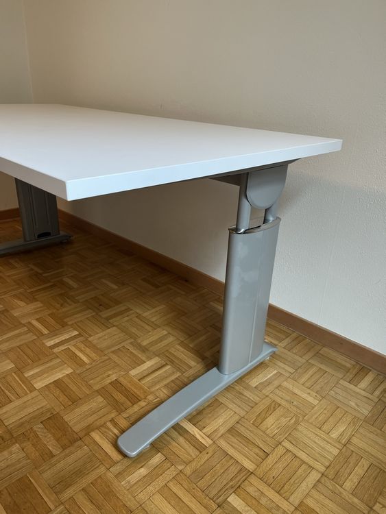 Scrivanie: Schreibtisch 160x80cm – Usato da Nänikon venduto da Pflip 4