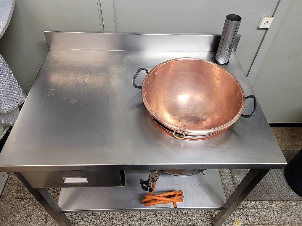 Tische: Table de cuisson à caramels – Gebraucht aus Le Landeron von Pol_Liquidations 1