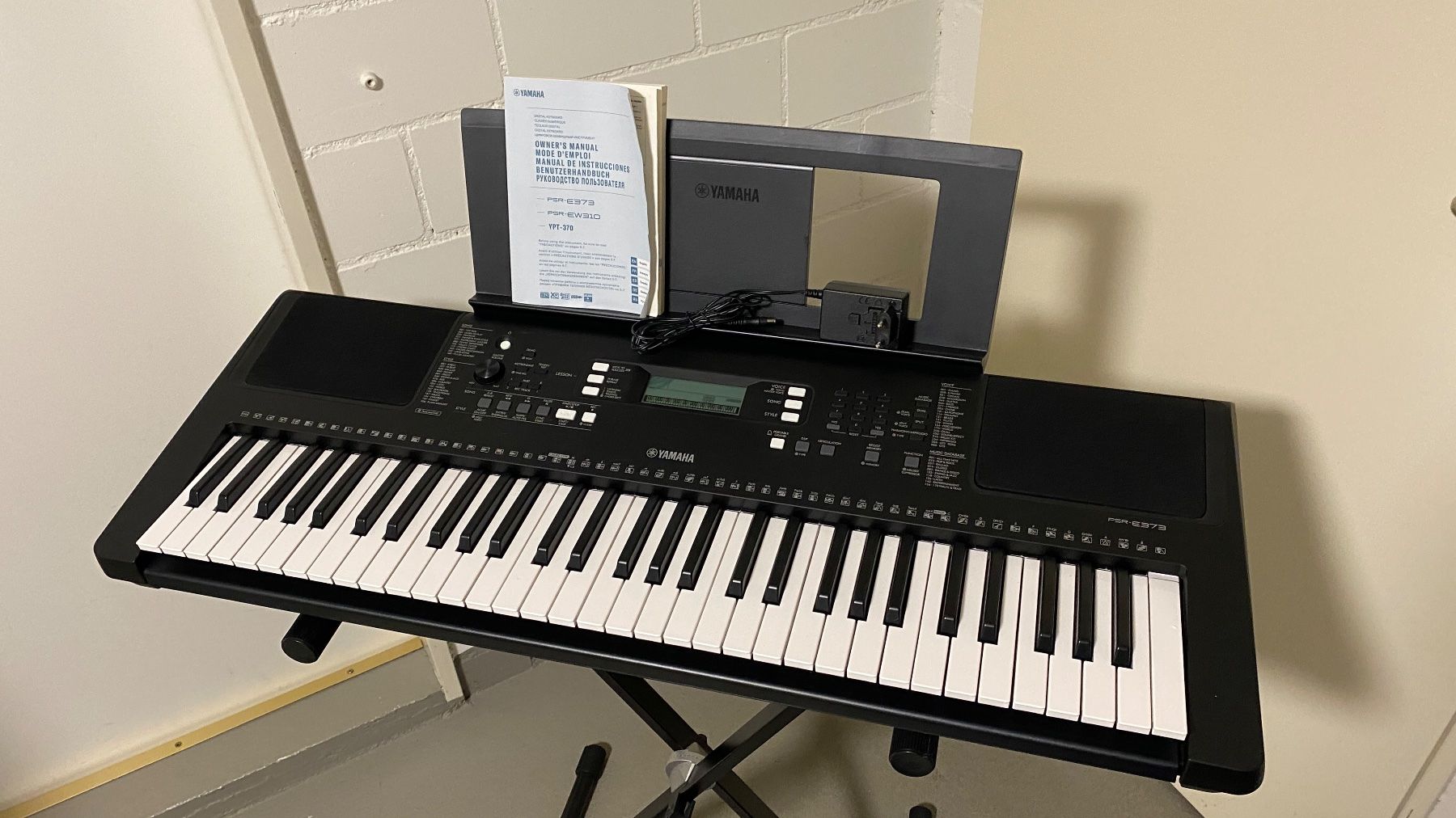Yamaha Strumenti musicali: Yamaha PSR-E373 Keyboard mit Ständer gebraucht – Usato da Boppelsen venduto da Eisbaer80 2