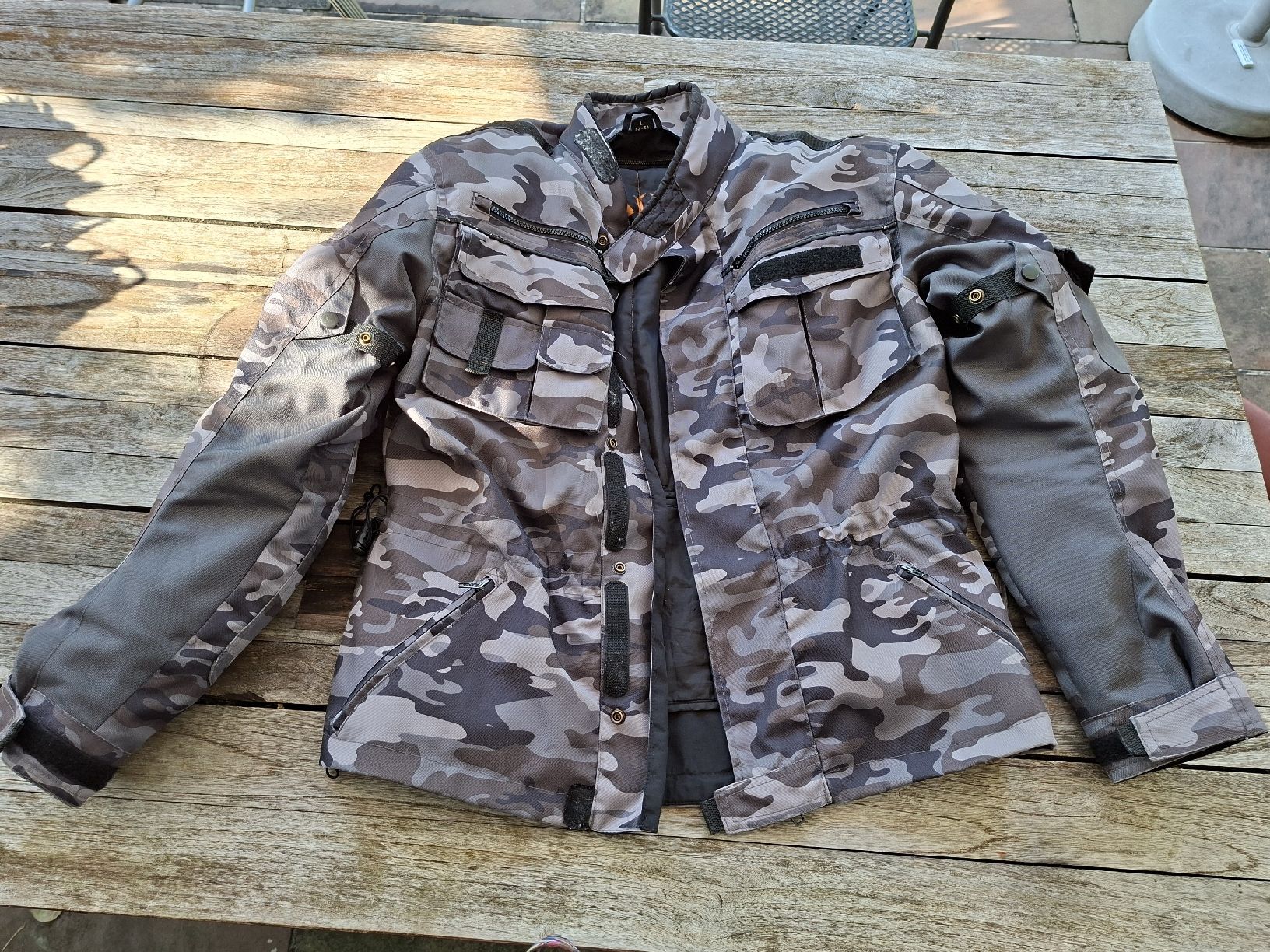 Giacche: Motorradjacke Hellfire Tarnmuster Grösse L 52-54 – Usato da Stäfa venduto da Rampensau