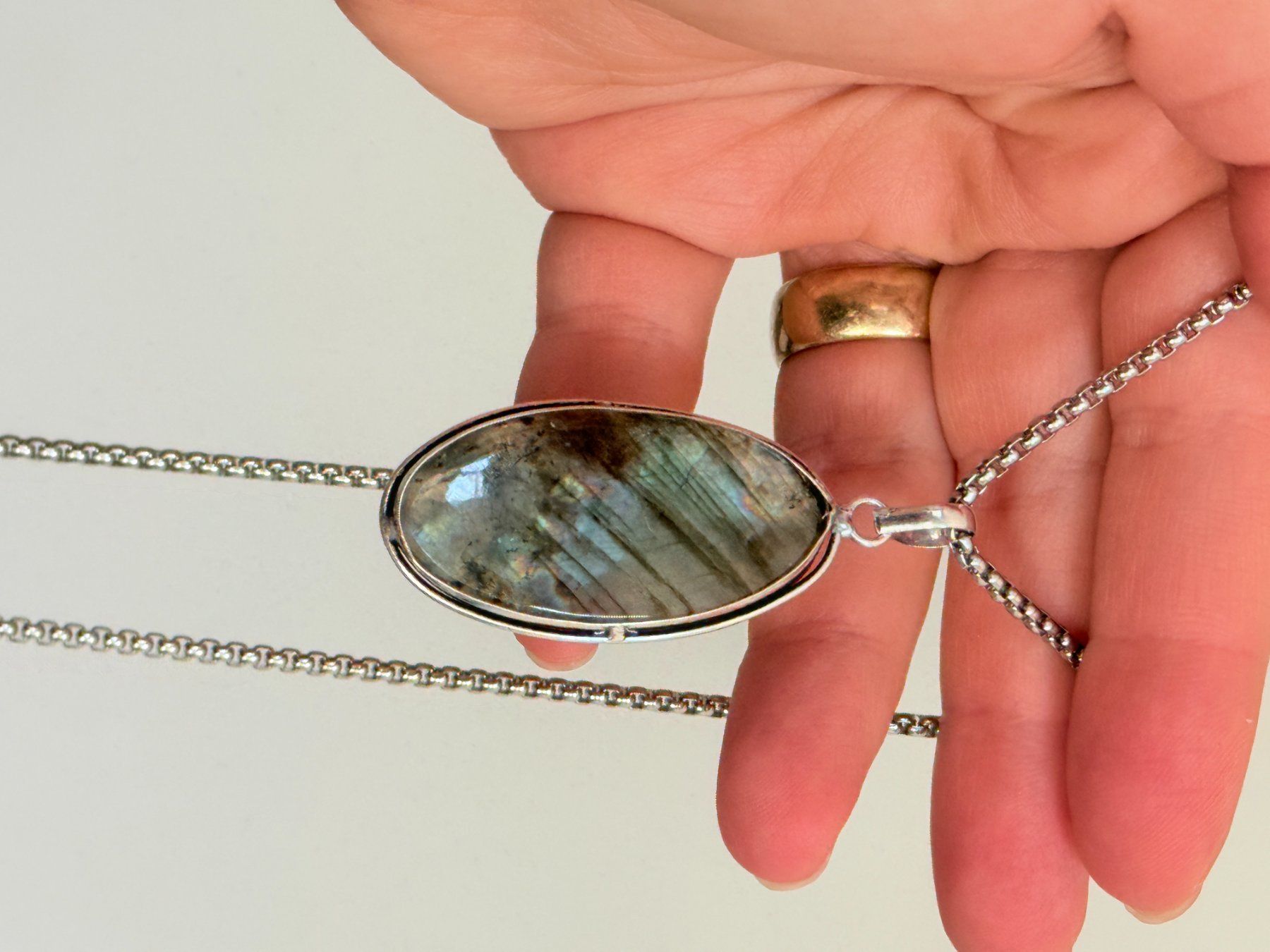 Catenine: Collier avec pendentif labradorite ovale – Nuovo e nell'imballaggio originale da Genève venduto da AWWA 1