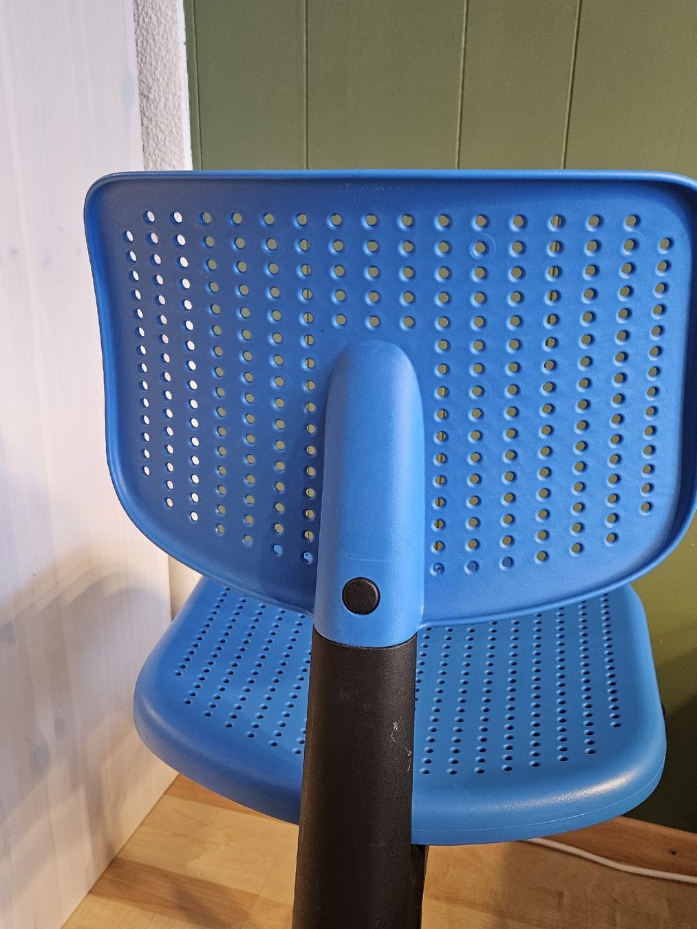 Ikea Stühle: Bürostuhl Kind – Gebraucht aus Gunzwil von rivella_12 1
