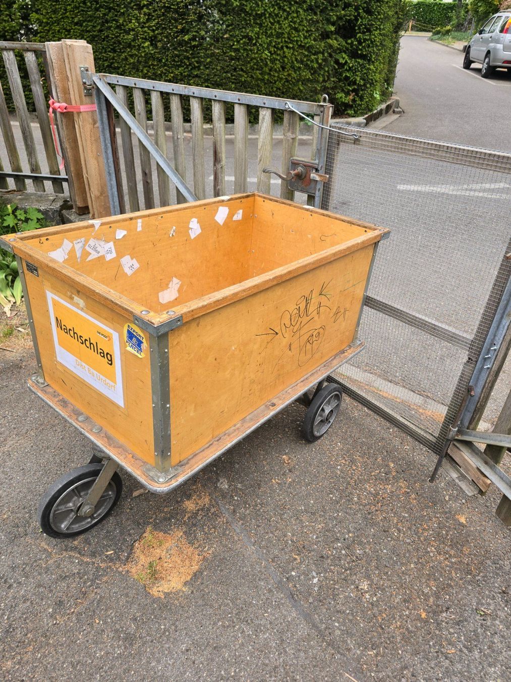 Carrelli di trasporto: Original PTT Rollwagen, robust und praktisch – Usato da Aarau venduto da Nibdorb