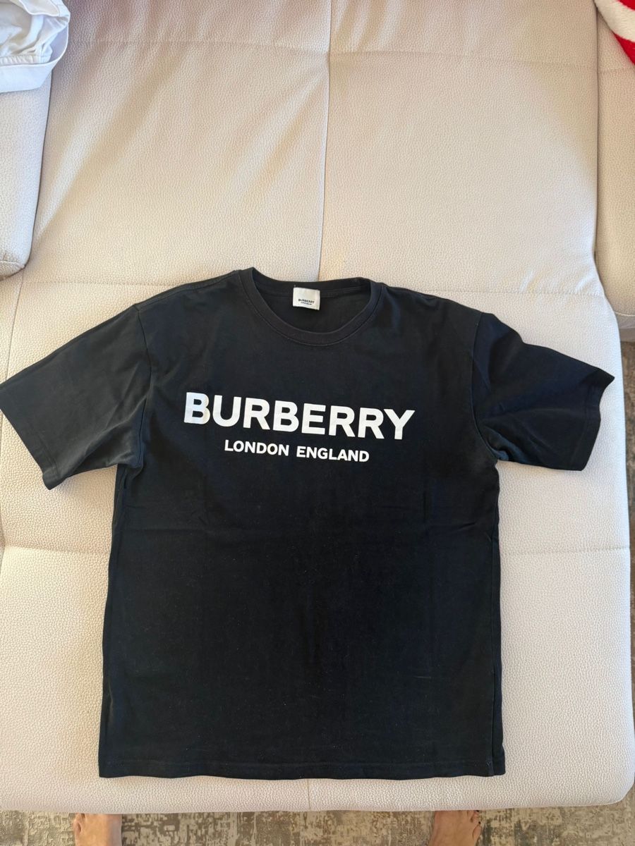 Burberry T-shirt: Burberry Tshirt Schwarz – Usato da Lachen SZ venduto da mima41