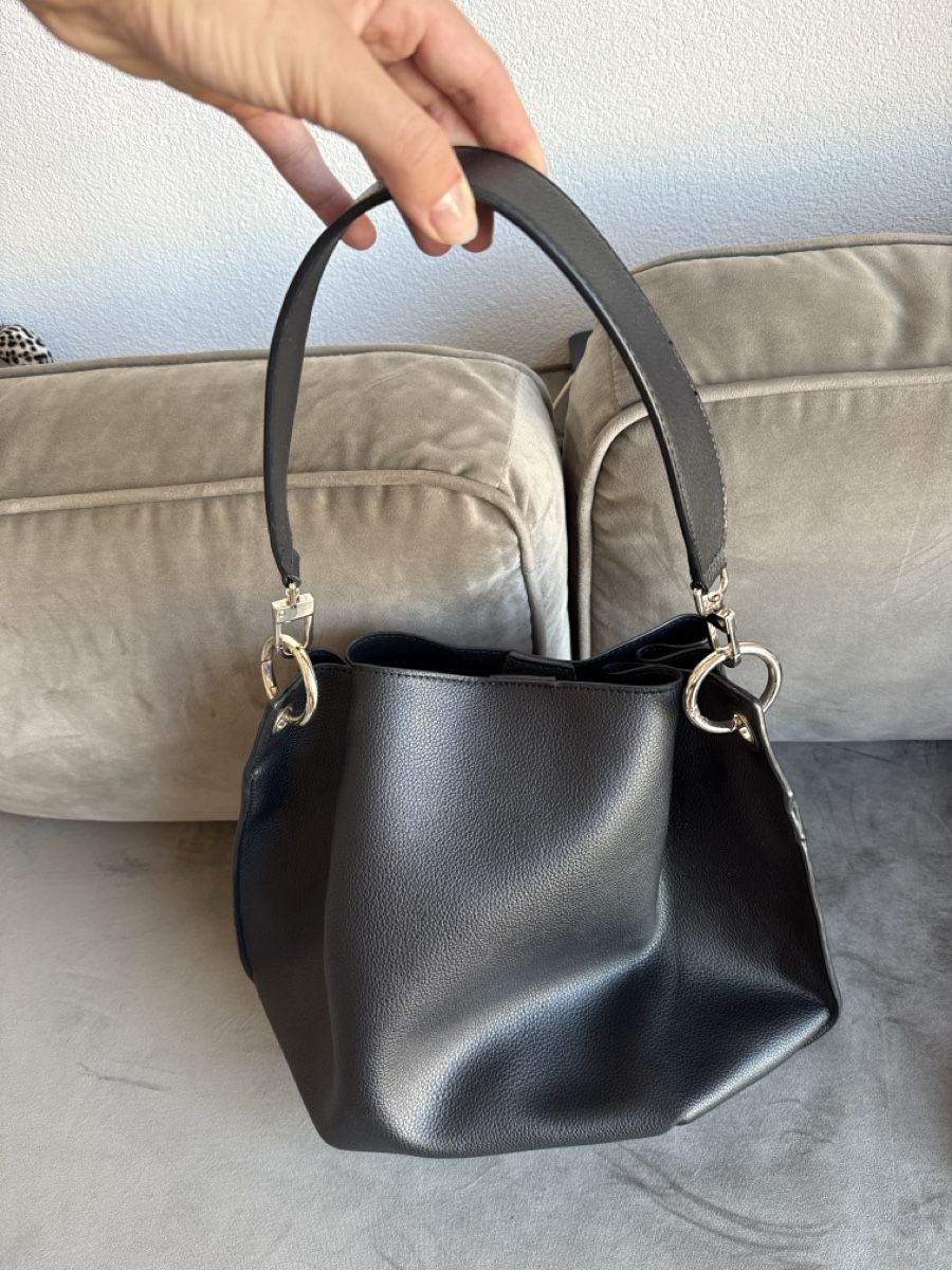 Guess Taschen für Damen: Guess Handtasche schwarz – Gebraucht aus Zuzwil SG von xoxo__sese 1