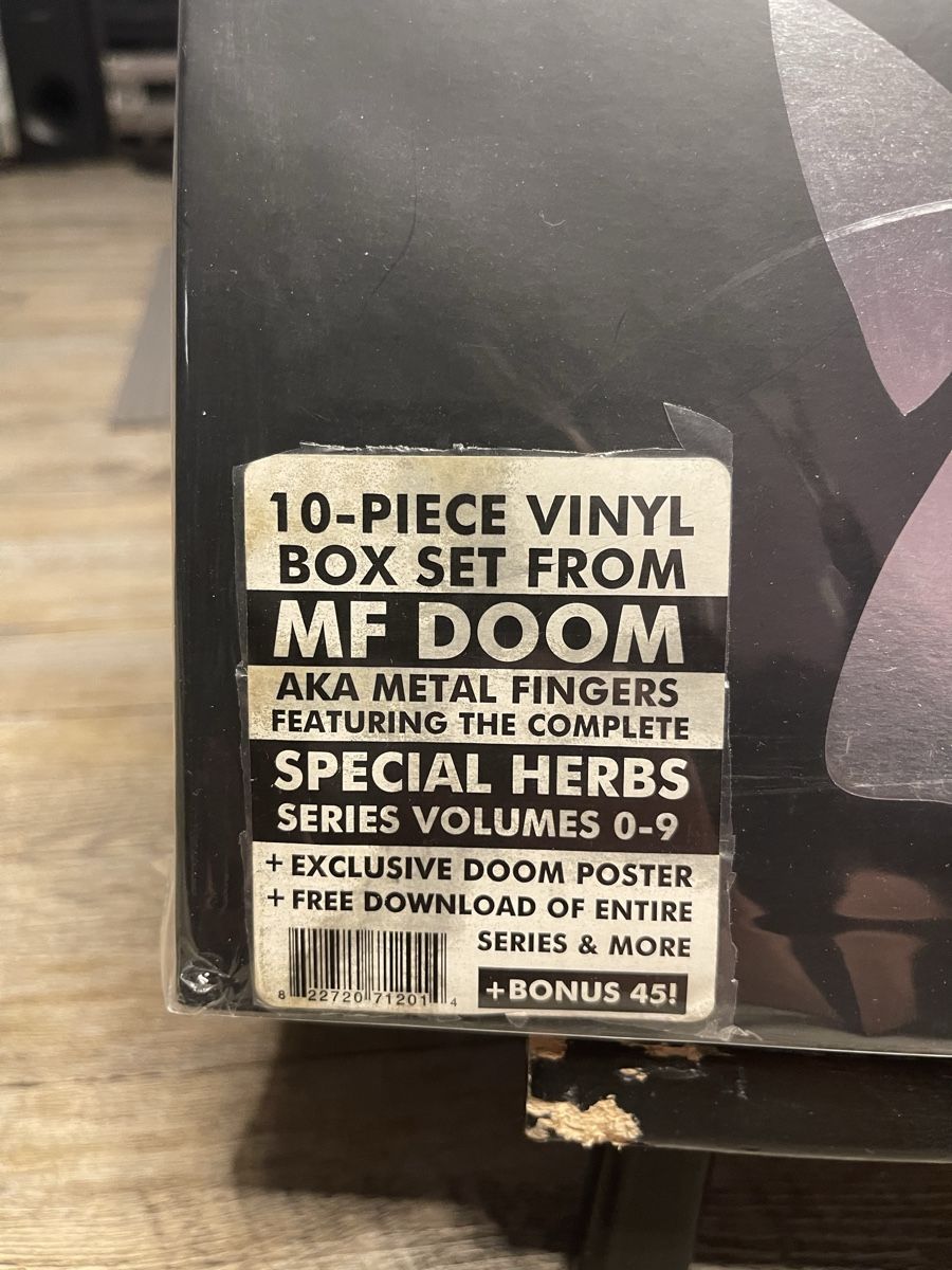 Dischi in vinile: MF Doom aka Special Herbs / Box Set Vol 0-9 – Nuovo e nell'imballaggio originale da Dagmersellen venduto da stonefinger 1