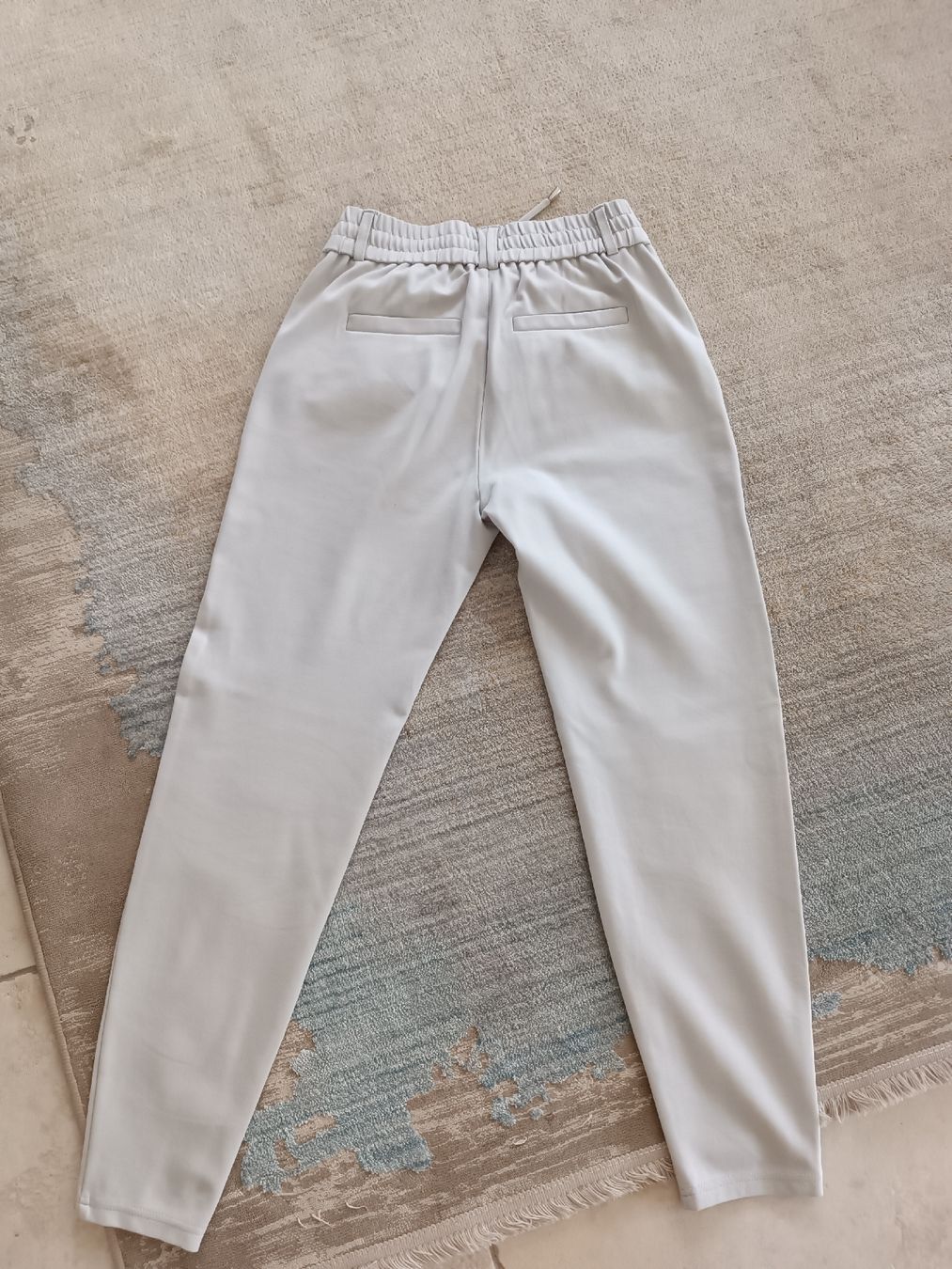 Pantaloni: PANTALON AMISU GRIS CLAIR 32 – Usato da Sierre venduto da shirley04 5