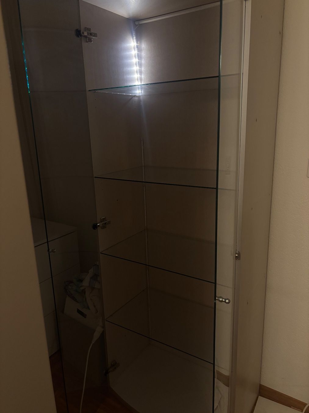 Vetrine: Glasvitrine mit Beleuchtung hellgrau – Usato da Altstätten SG venduto da jen_5sms 7